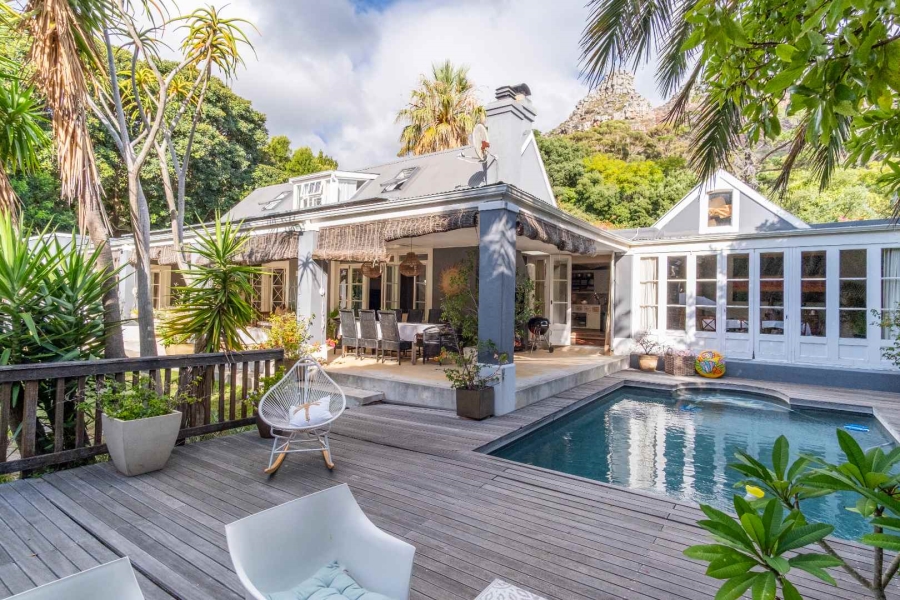 5 Bedroom Property for Sale in The Meadows Western Cape